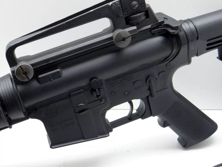 PISTOLET 6MM CYBERGUN COLT M4A1 AEG GARDE MAIN MOY