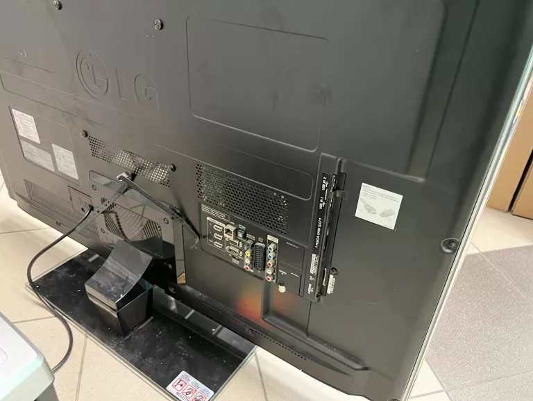 TELEWIZOR LG 42LE8500 (BRAK PILOTA)