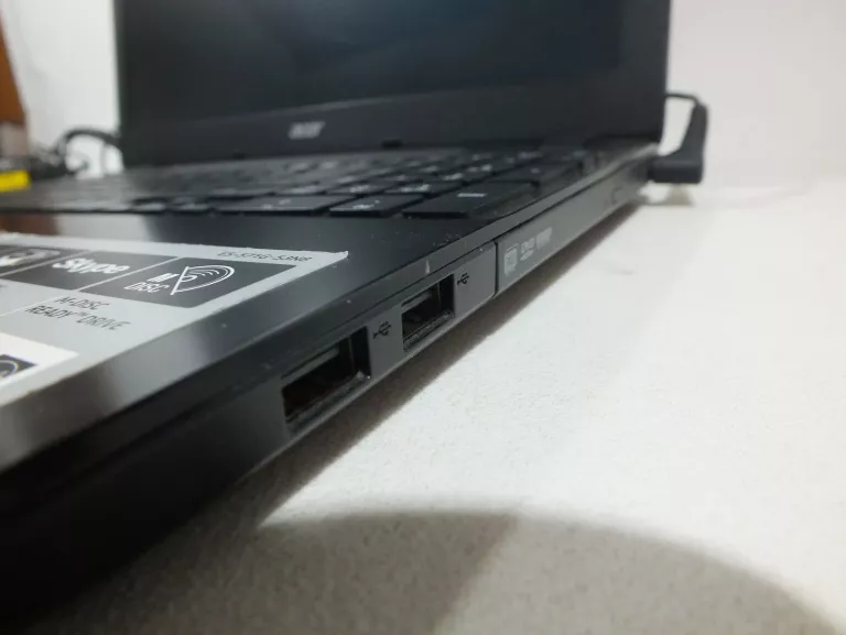 LAPTOP ACER ASPIRE E15 4RAM +GRAF +LAD