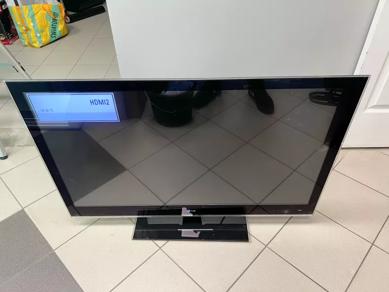 TELEWIZOR LG 42LE8500 (BRAK PILOTA)