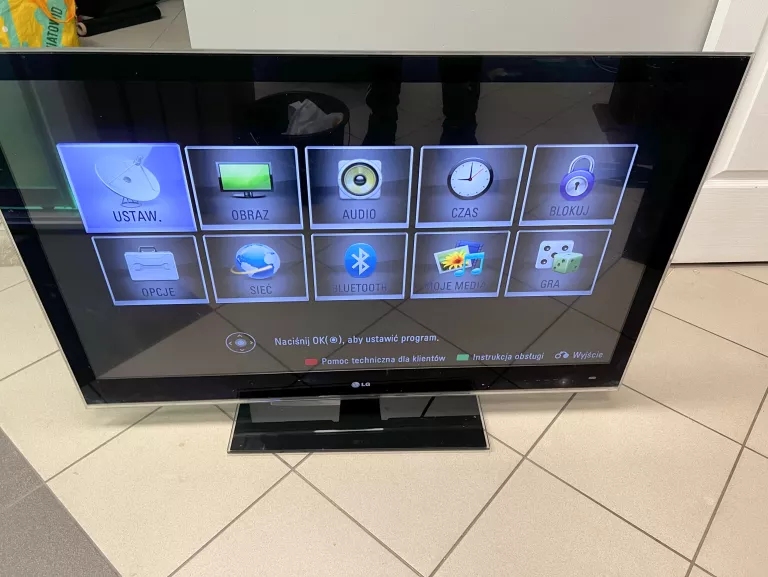TELEWIZOR LG 42LE8500 (BRAK PILOTA)