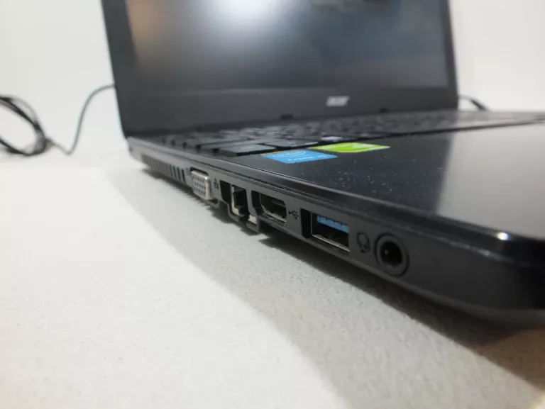 LAPTOP ACER ASPIRE E15 4RAM +GRAF +LAD