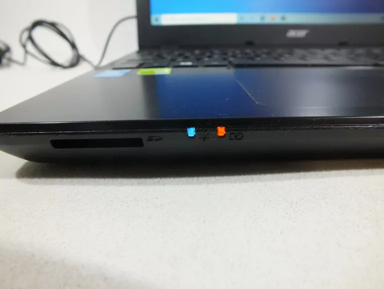 LAPTOP ACER ASPIRE E15 4RAM +GRAF +LAD