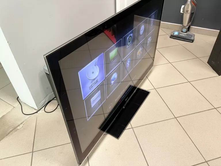 TELEWIZOR LG 42LE8500 (BRAK PILOTA)
