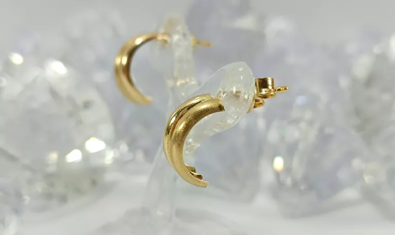 DELIKATNE ZŁOTE KOLCZYKI PÓŁKOŁA SZTYFT 585 1,09G