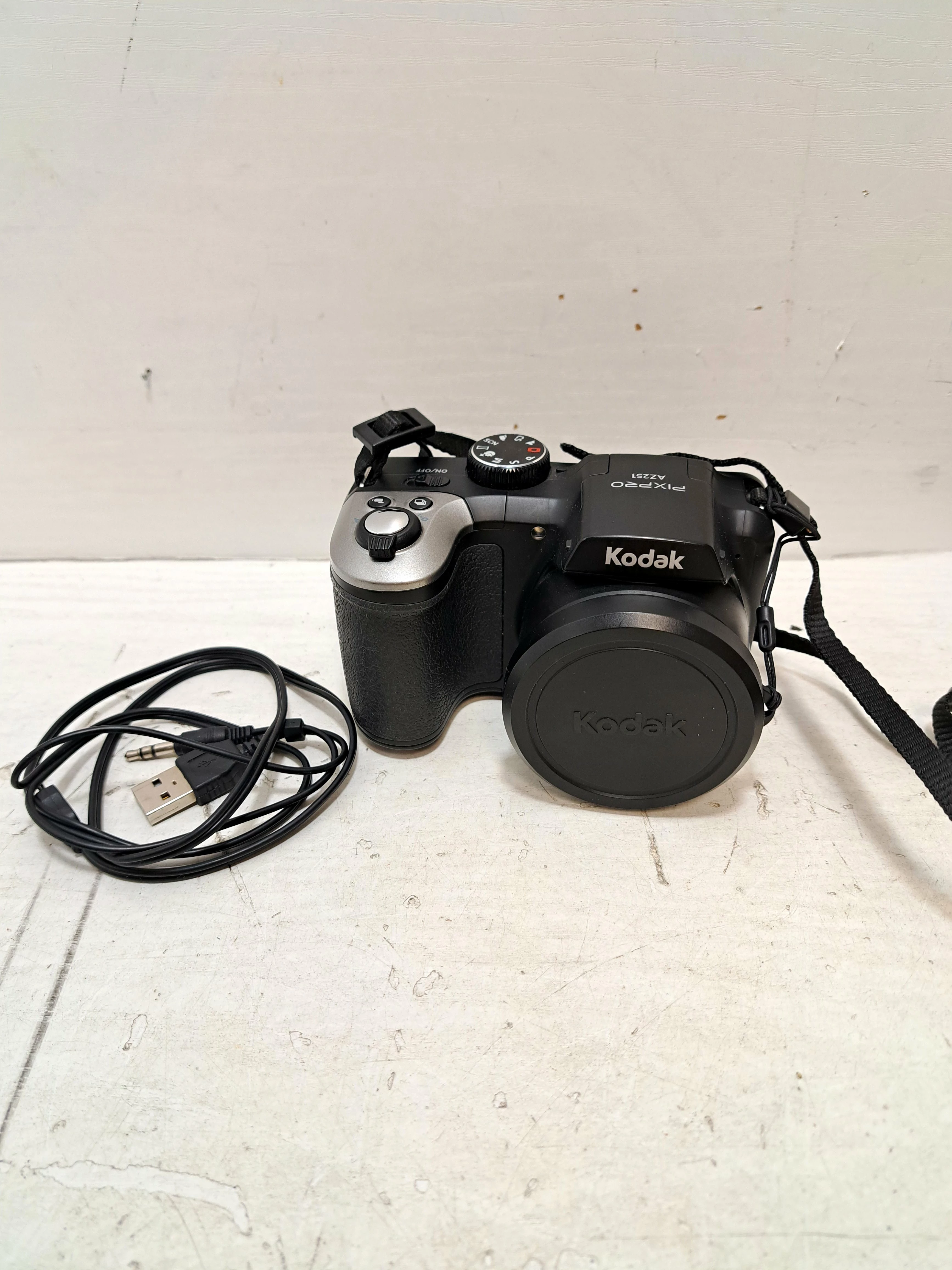 aparat-cyfrowy-kodak-az251-16-mpix-4x-zoom-polecam-osiedle-kombatantow-7c-krakow