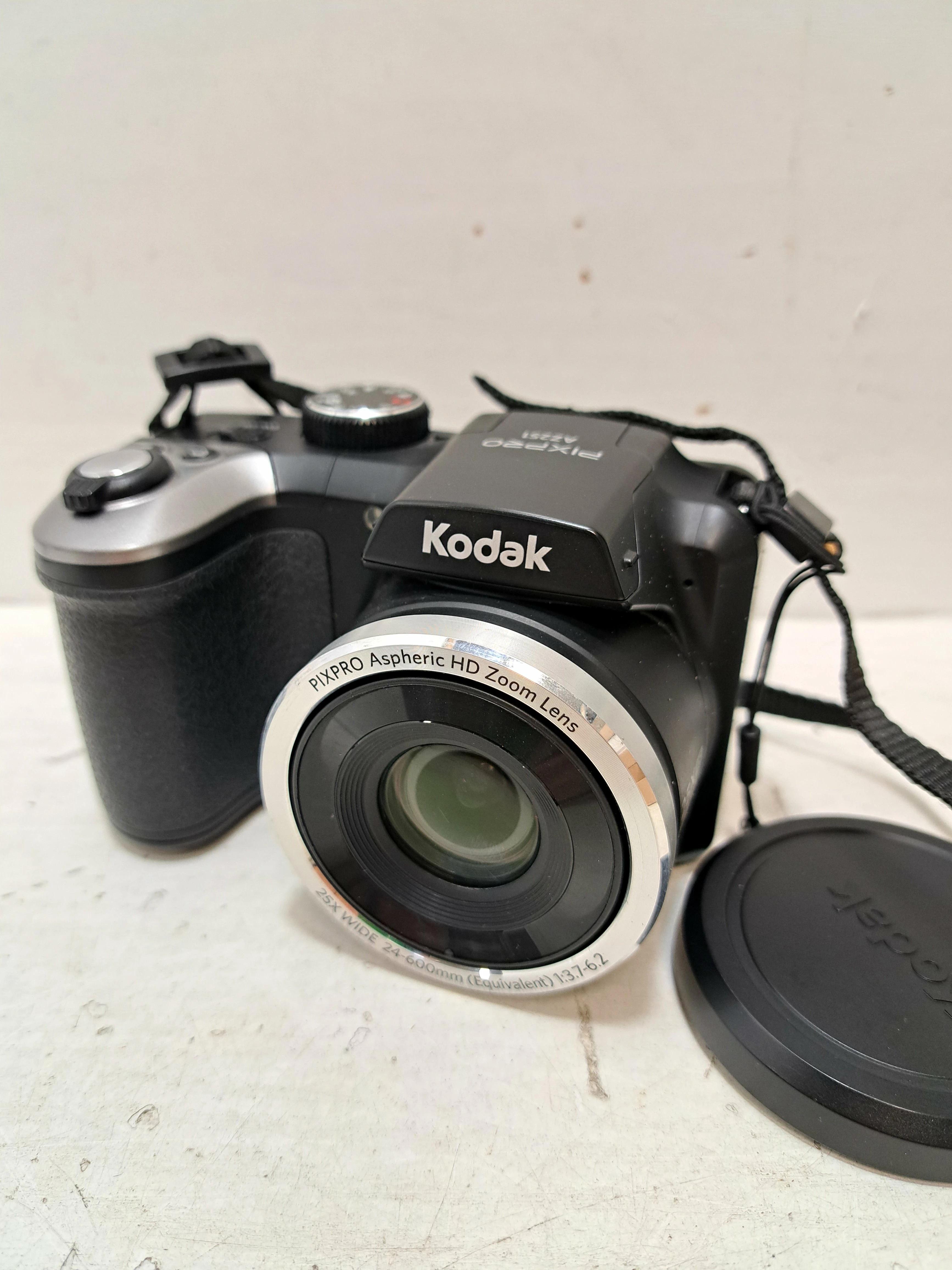 aparat-cyfrowy-kodak-az251-16-mpix-4x-zoom-polecam-rozdzielczosc-16