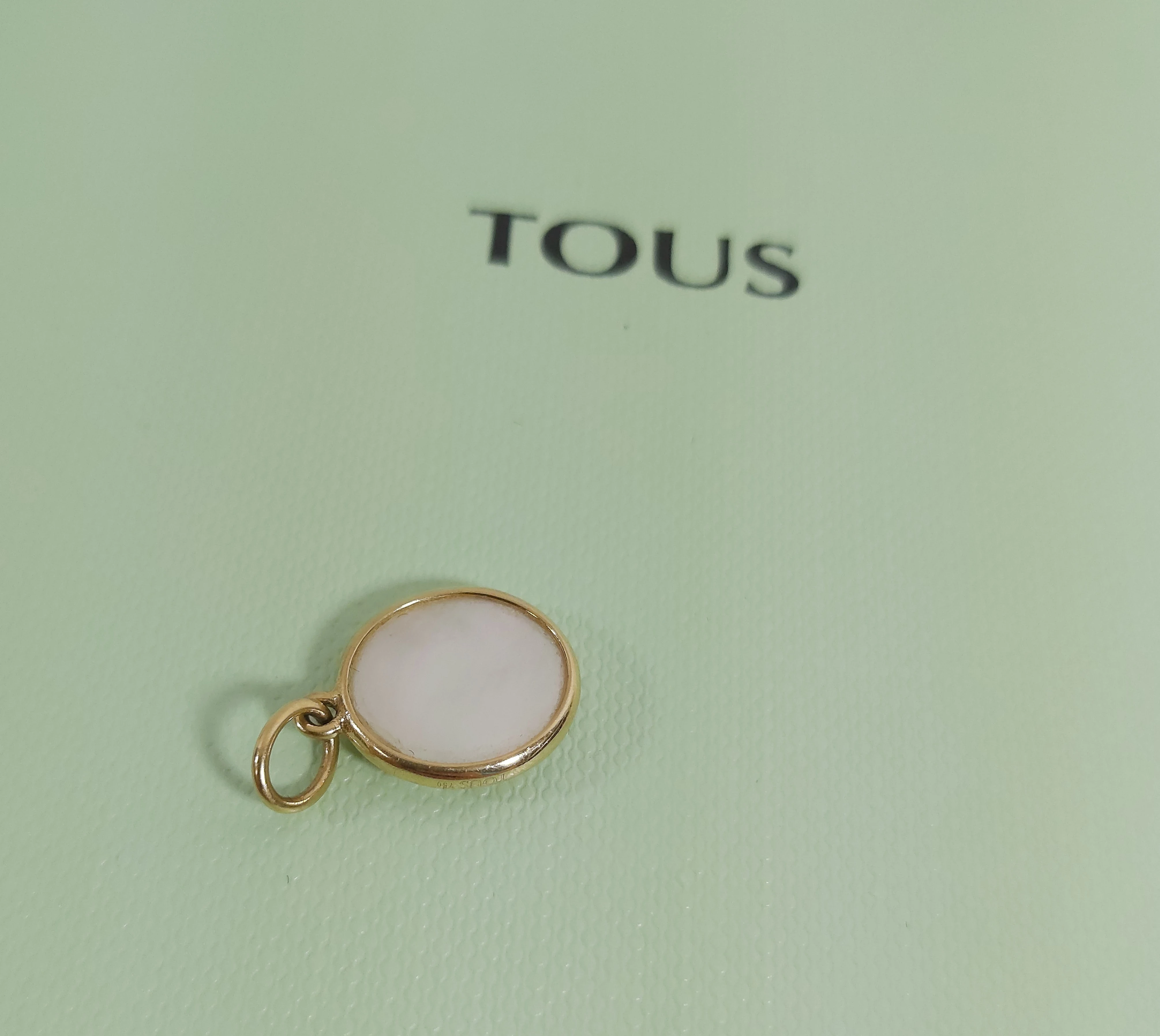 zlota-zawieszka-tous-p750-certyfikat-material-dominujacy-zloto