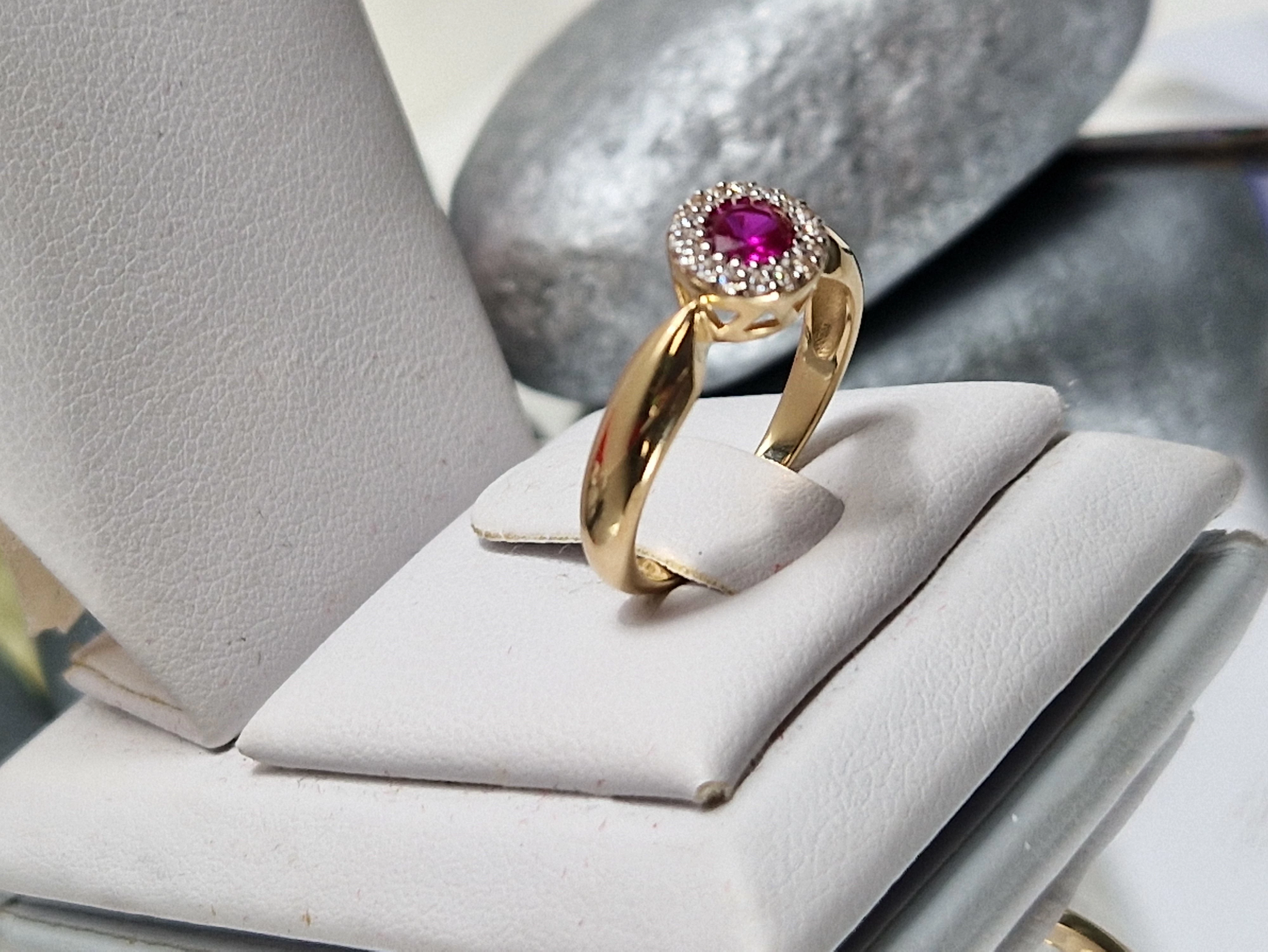 zloty-pierscionek-585239g-bordowa-cyrkonia-dookola-male-cyrkonie-stan-11323-238058