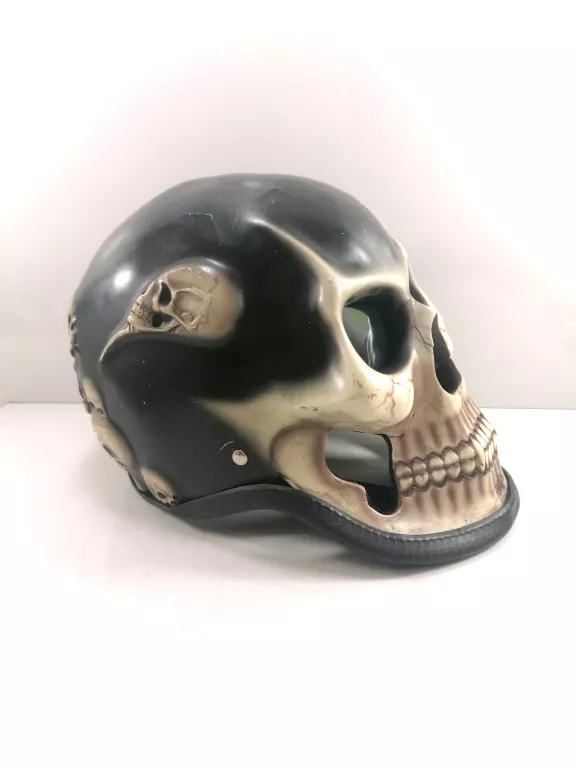 KASK MOTOCYKLOWY PODŚWIETLANY W KRZTAŁCIE CZASZKI