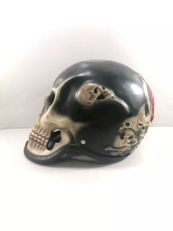 KASK MOTOCYKLOWY PODŚWIETLANY W KRZTAŁCIE CZASZKI