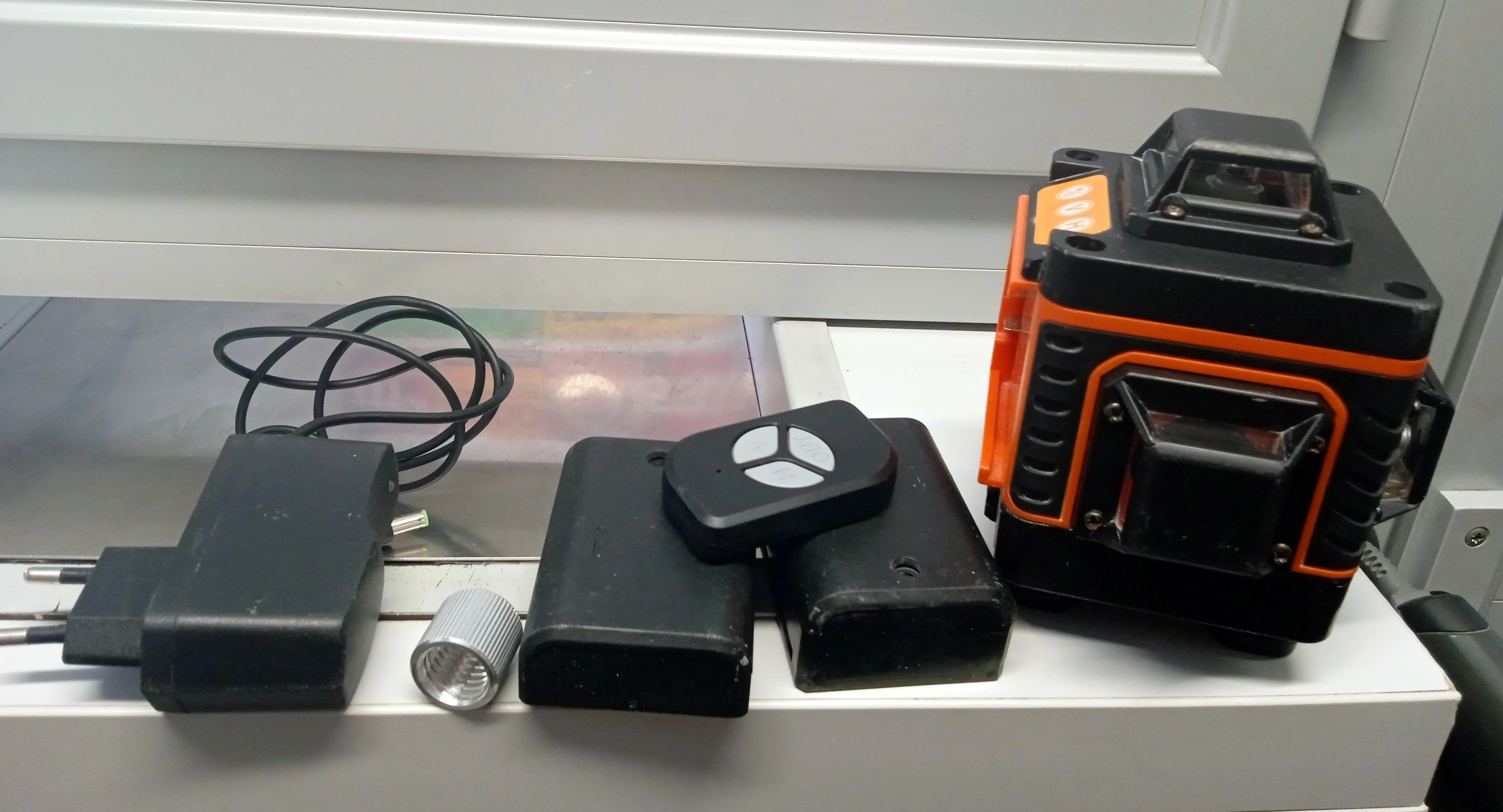 poziomica-laser-heckermann-4dl-krotka-2u-sj-olawa