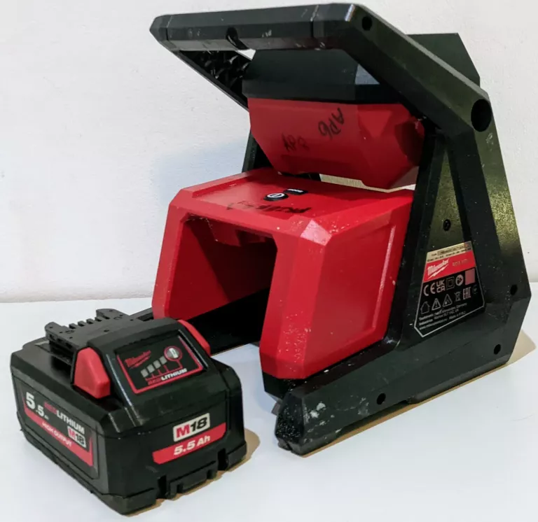 LAMPA MILWAUKEE M18 HOAL-0 | AKU 5,5AH | SZYBKA ŁADOWARKA