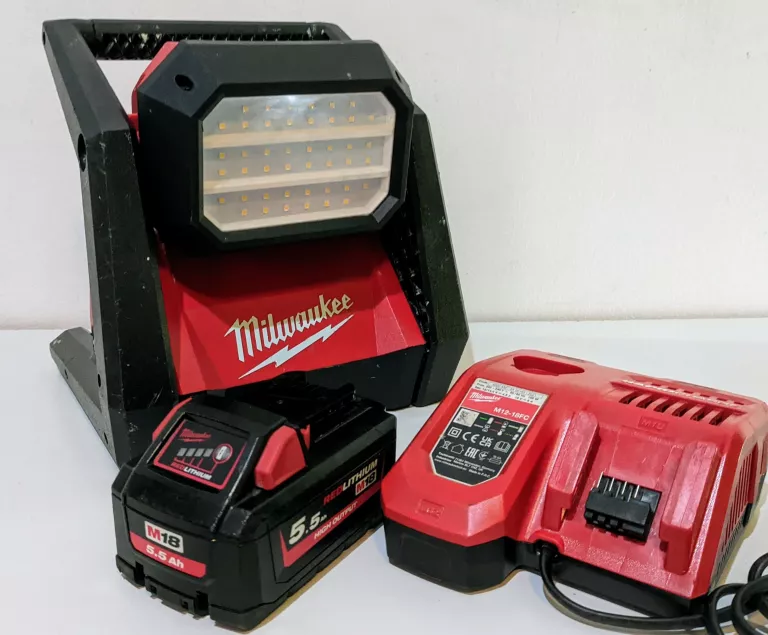 LAMPA MILWAUKEE M18 HOAL-0 | AKU 5,5AH | SZYBKA ŁADOWARKA