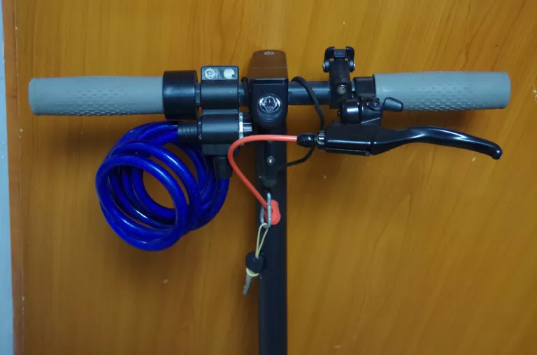PROFESJONALNA HULAJNOGA ELEKTRYCZNA AOVO PRO M365 Z ZAPIĘCIEM CZYTAJ