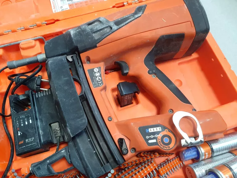 gwozdziarka-gazowa-osadzak-spit-pulsa-800p-maksymalna-dlugosc-gwozdzizszywek-40