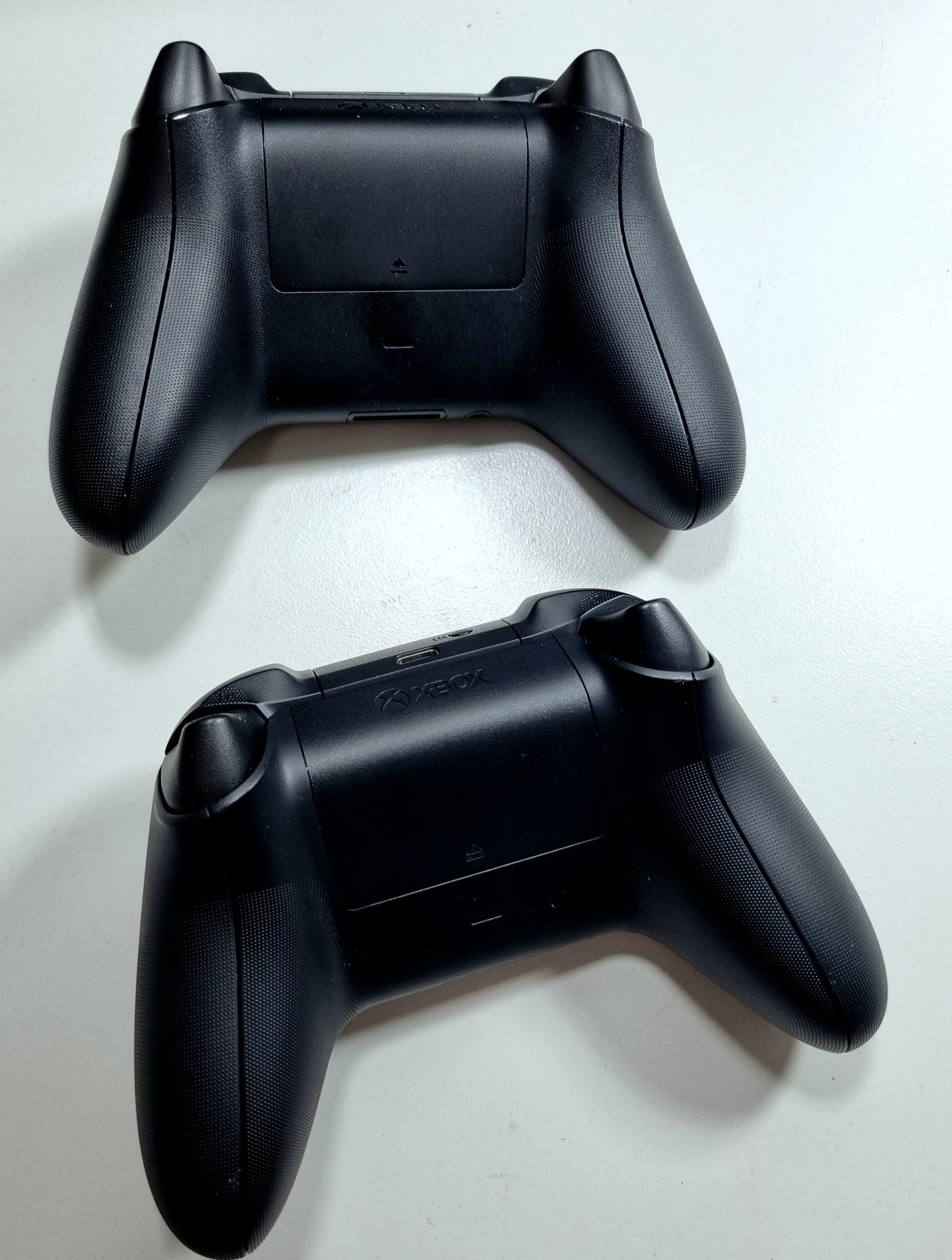 konsola-xbox-series-x-2-pady-stan-uzywany