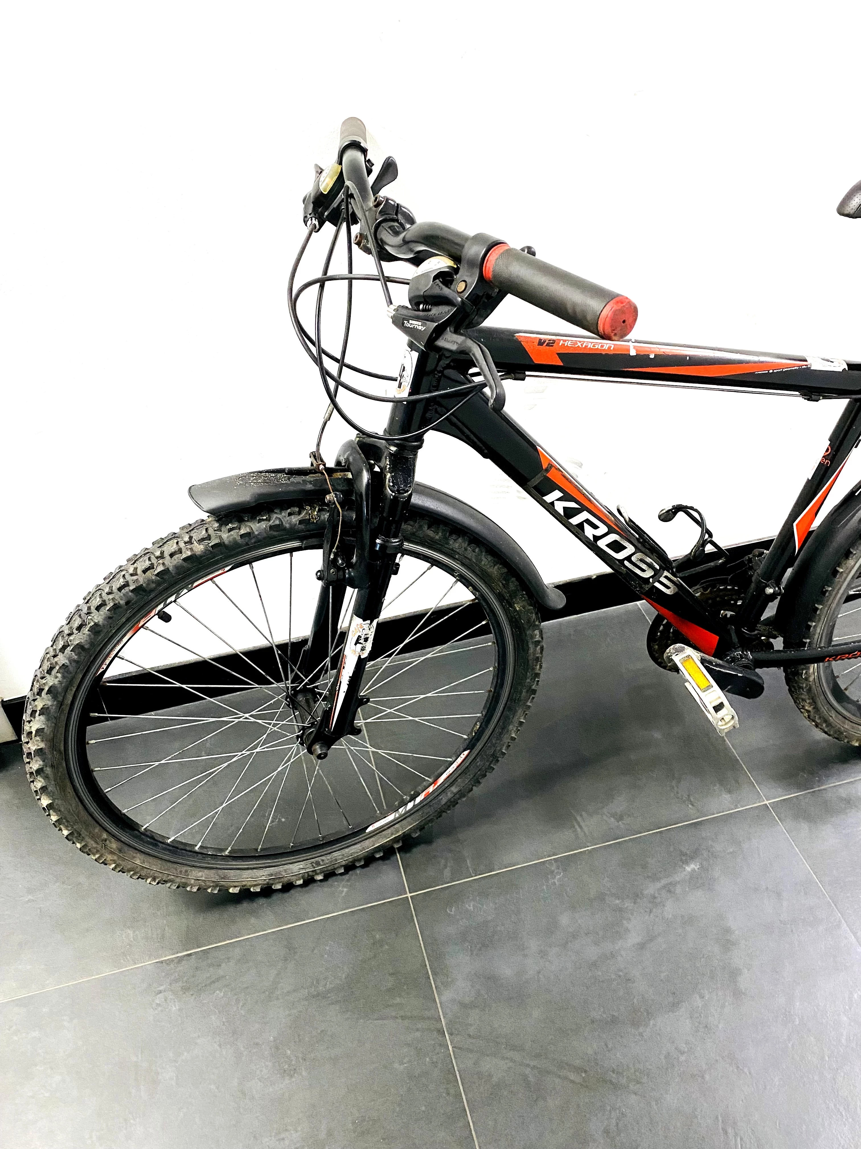 rower-kross-hexagon-v2-czarny-rozmiar-kola-26