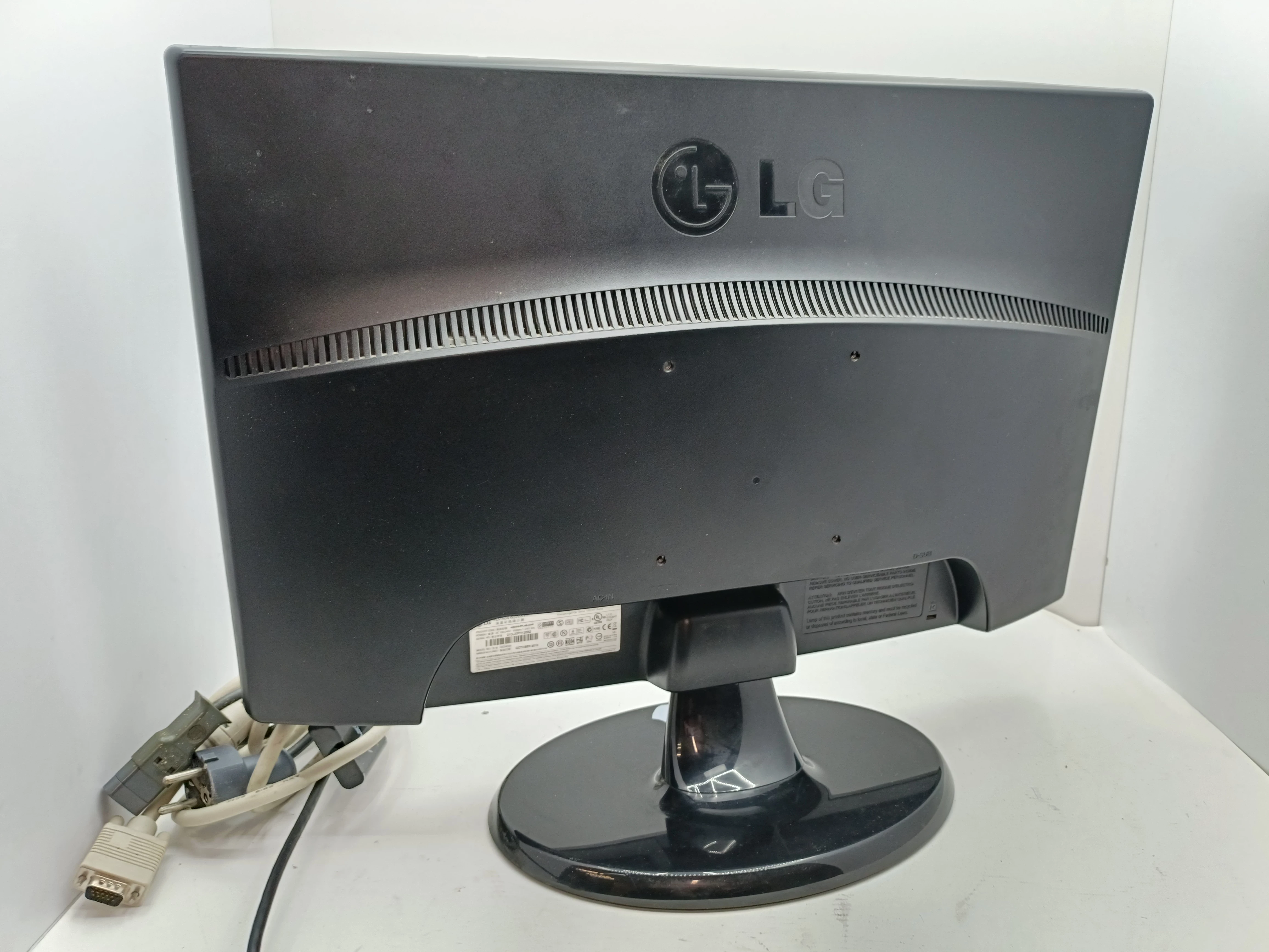 monitor-led-lg-w2243s-pf-rozdzielczosc-natywna-1024-x-768