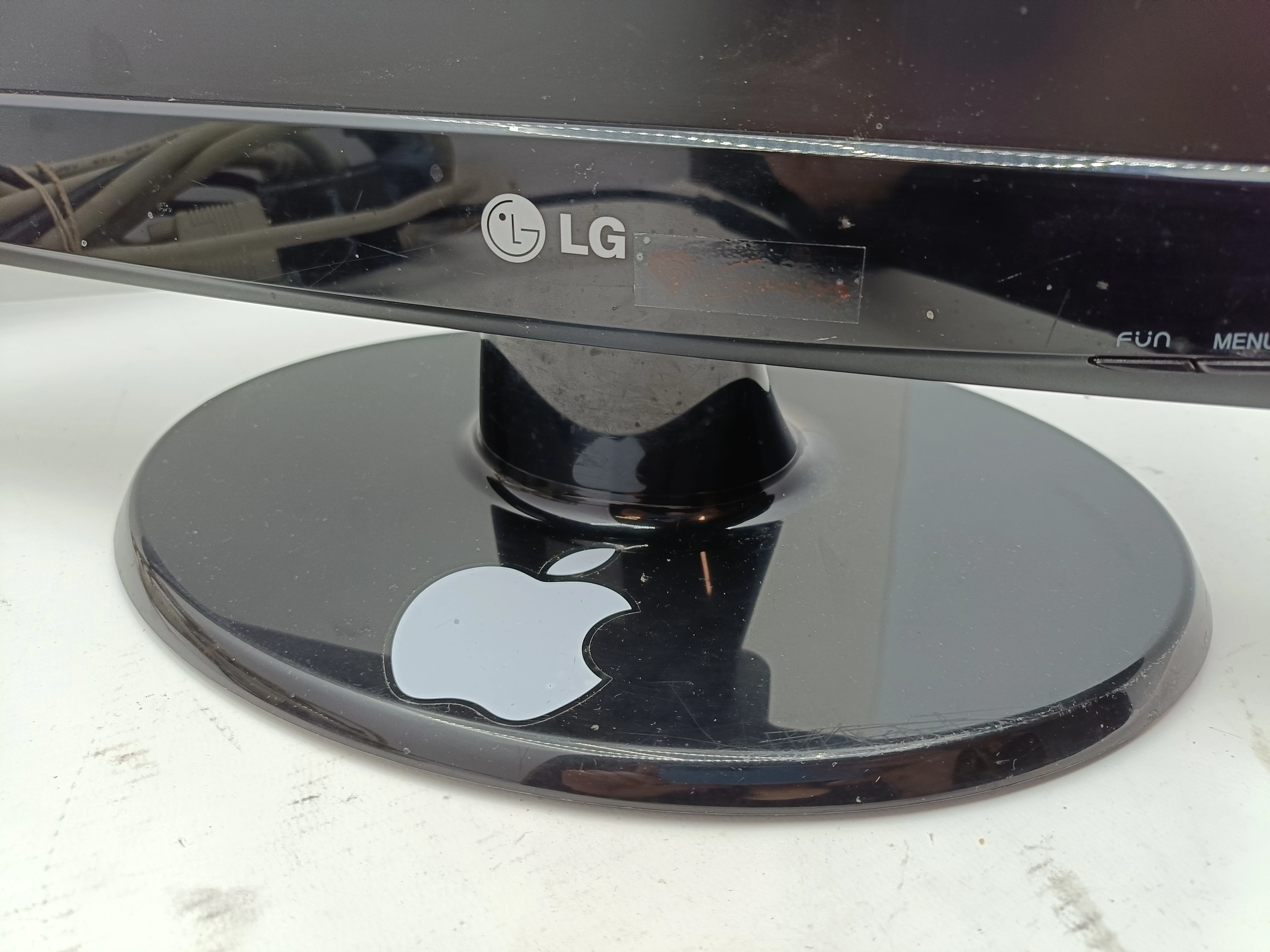 monitor-led-lg-w2243s-pf-przekatna-ekranu-cale-22