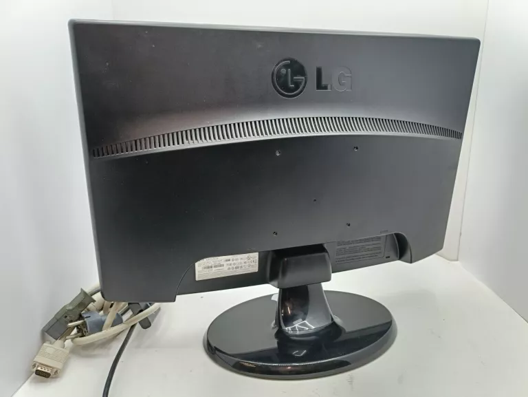 monitor-led-lg-w2243s-pf-rozdzielczosc-natywna-1024-x-768