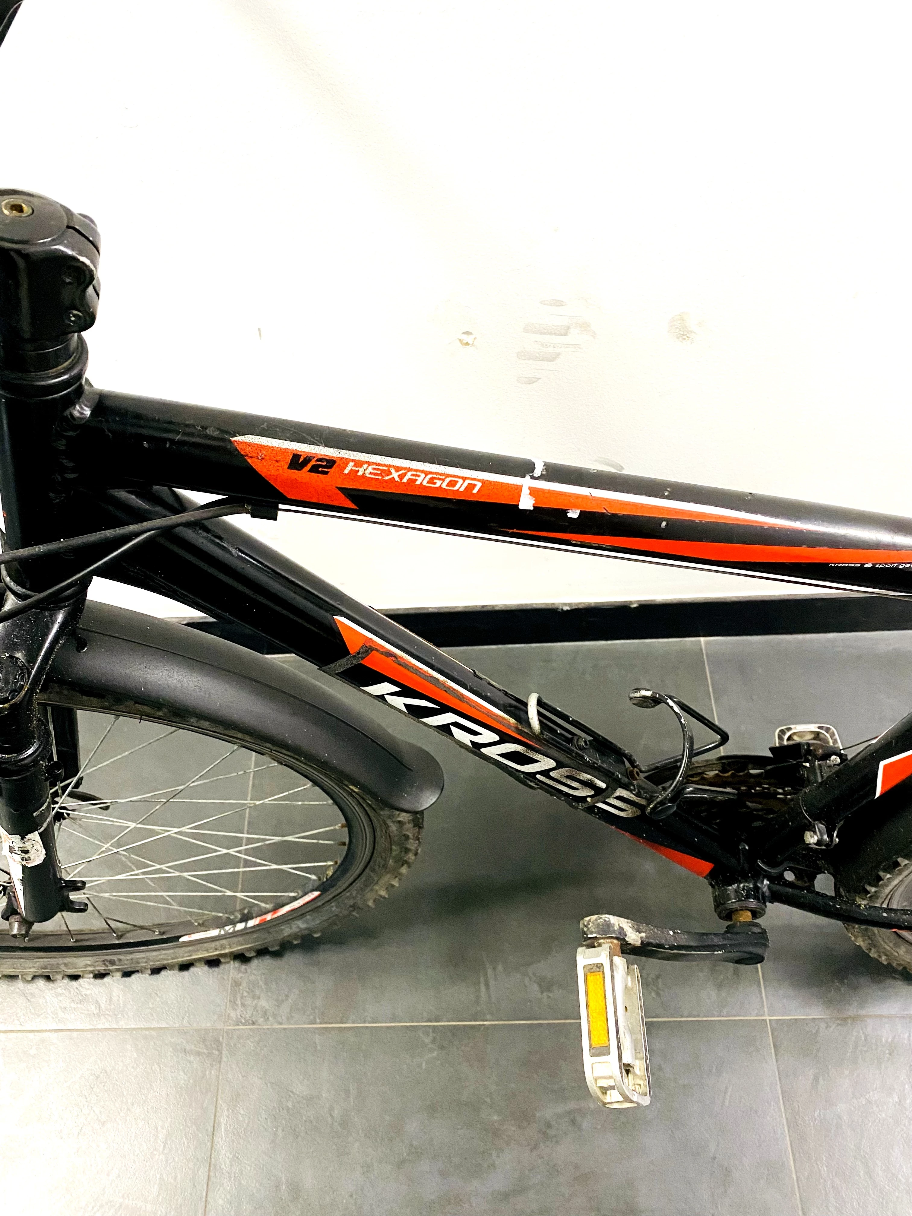 rower-kross-hexagon-v2-czarny-stan-uzywany