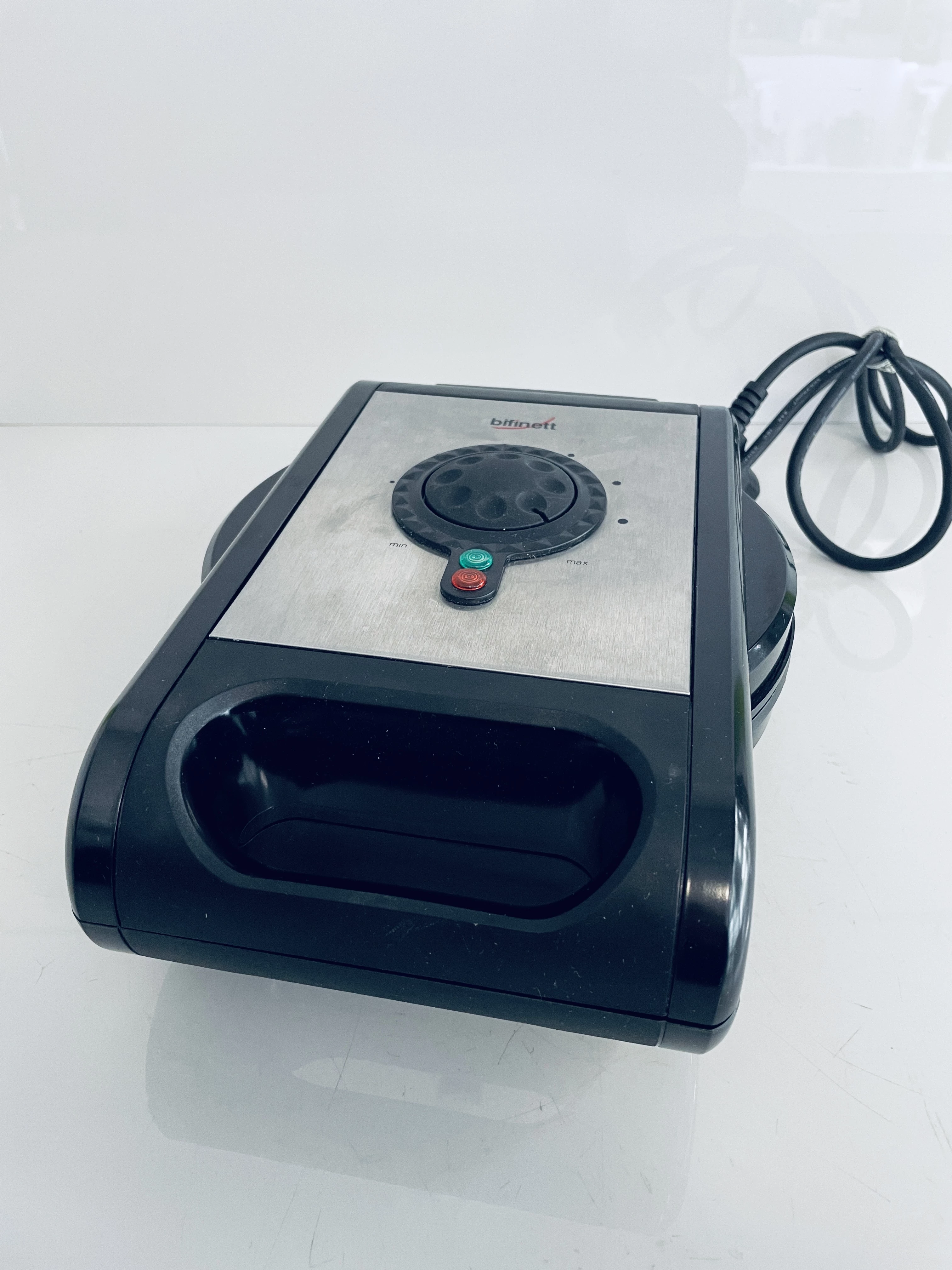 bifinett-gofrownica-serca-kolor-dominujacy-czarny