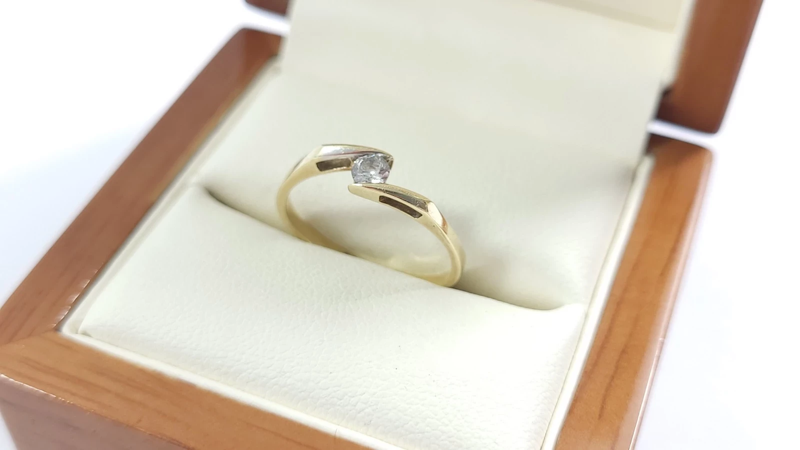 zloty-pierscionek-z-cyrkonia-p333132gr15-kosciuszki-23b-malbork