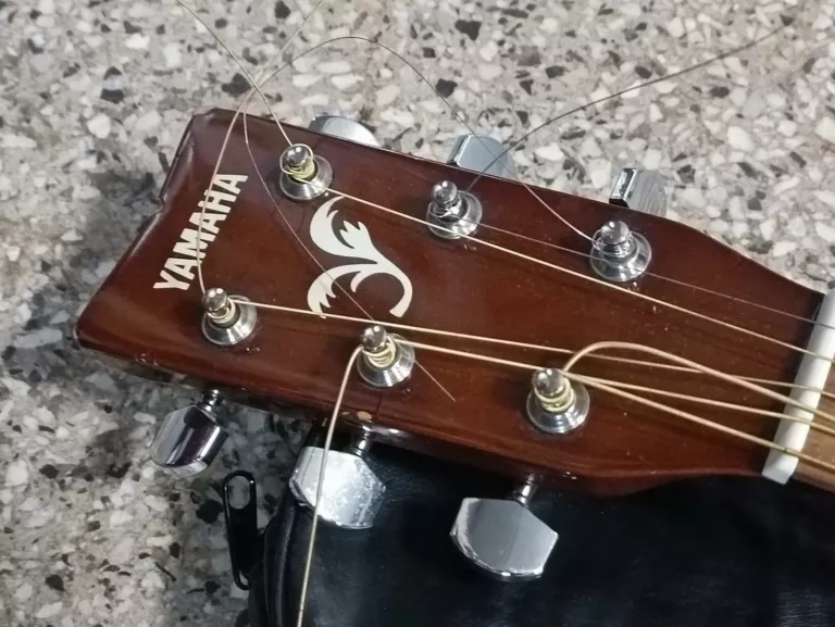 GITARA YAMAHA F-310P