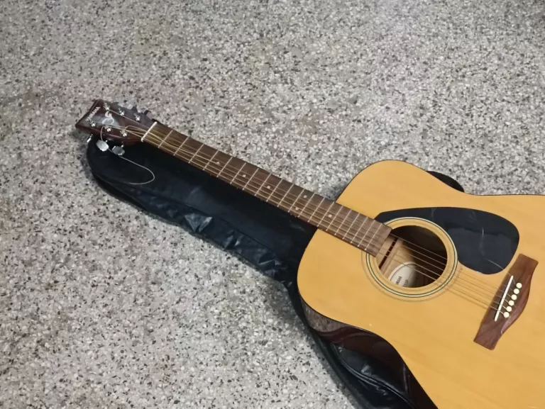 GITARA YAMAHA F-310P
