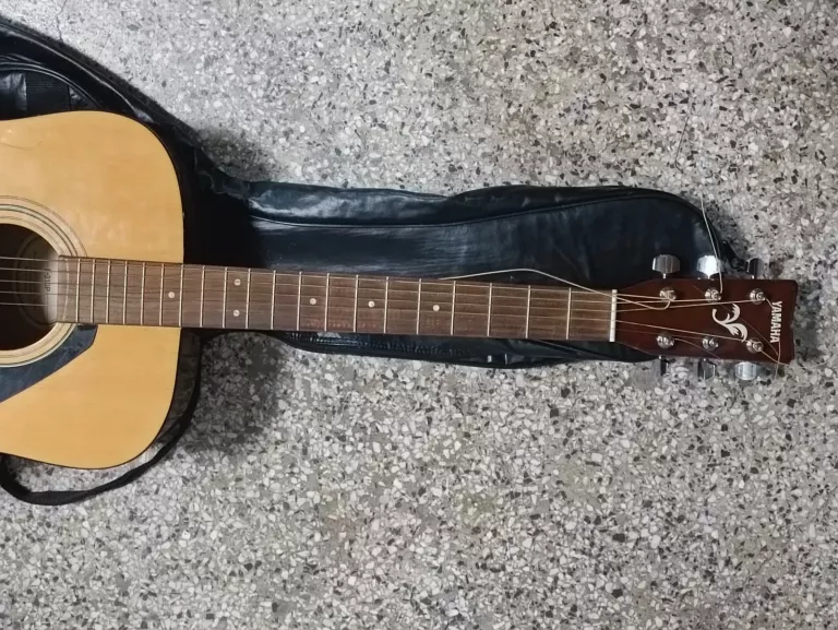 GITARA YAMAHA F-310P