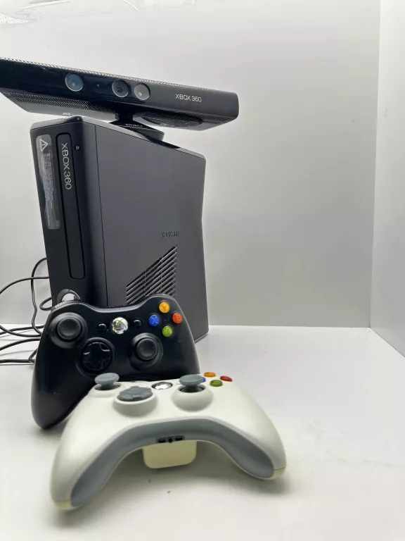 KONSOLA XBOX 360 + KINECT, 2 PADY, PUD