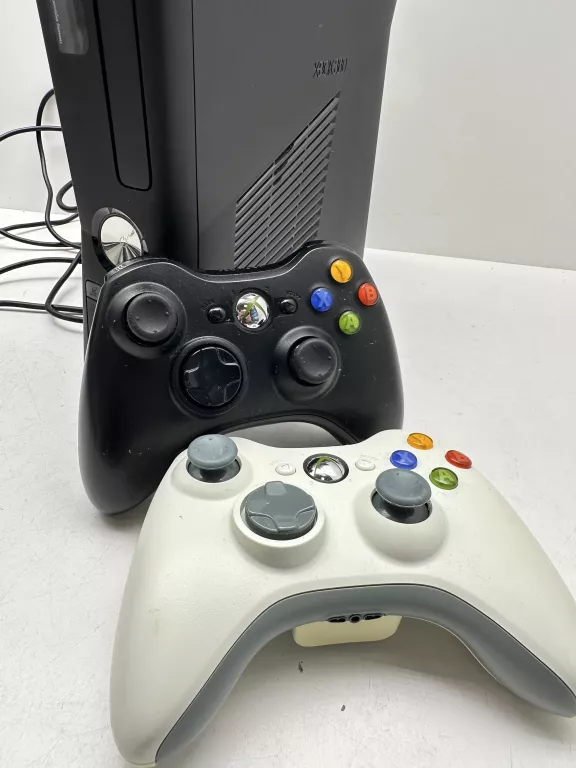 KONSOLA XBOX 360 + KINECT, 2 PADY, PUD