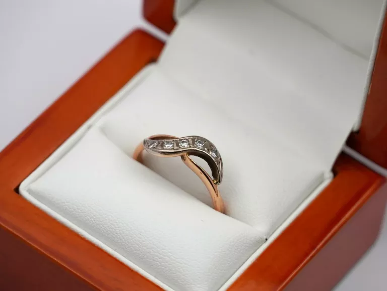 ZŁOTY PIERŚCIONEK Z DIAMENTAMI - 585 14K R.17 3,14G CERT