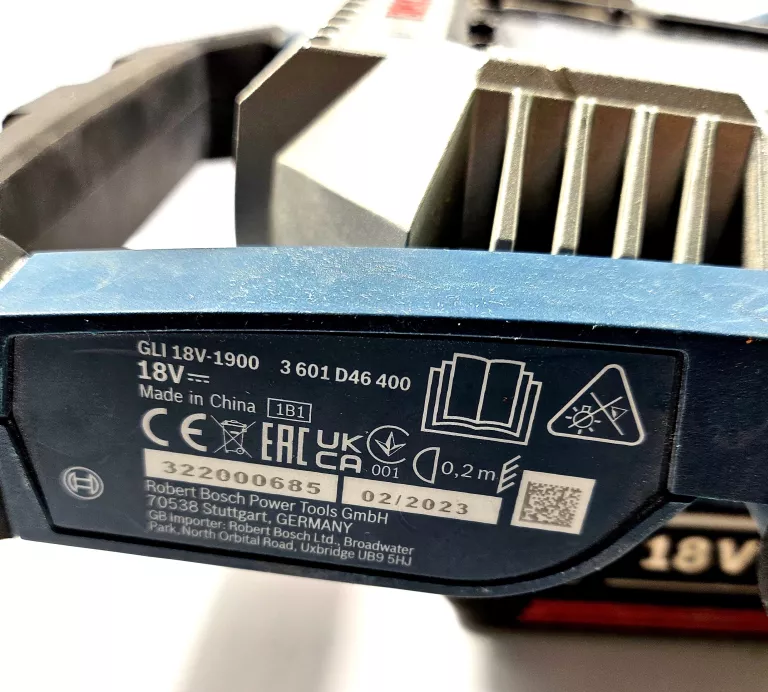 BOSCH GLI 18V-1900 LAMPA REFLEKTOR 1900LM + AKUMULATOR 6,0AH