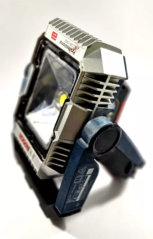 BOSCH GLI 18V-1900 LAMPA REFLEKTOR 1900LM + AKUMULATOR 6,0AH