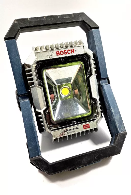 BOSCH GLI 18V-1900 LAMPA REFLEKTOR 1900LM + AKUMULATOR 6,0AH