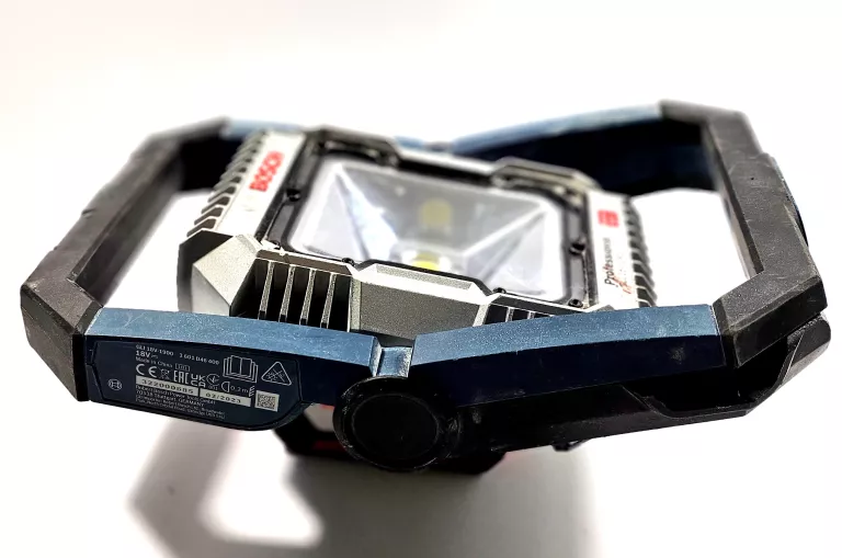 BOSCH GLI 18V-1900 LAMPA REFLEKTOR 1900LM + AKUMULATOR 6,0AH