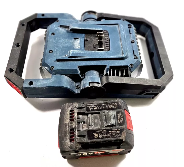 BOSCH GLI 18V-1900 LAMPA REFLEKTOR 1900LM + AKUMULATOR 6,0AH