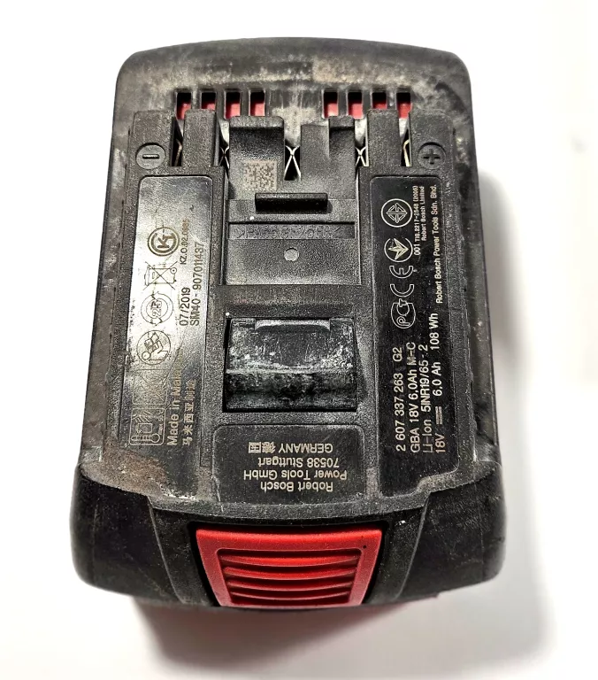 BOSCH GLI 18V-1900 LAMPA REFLEKTOR 1900LM + AKUMULATOR 6,0AH