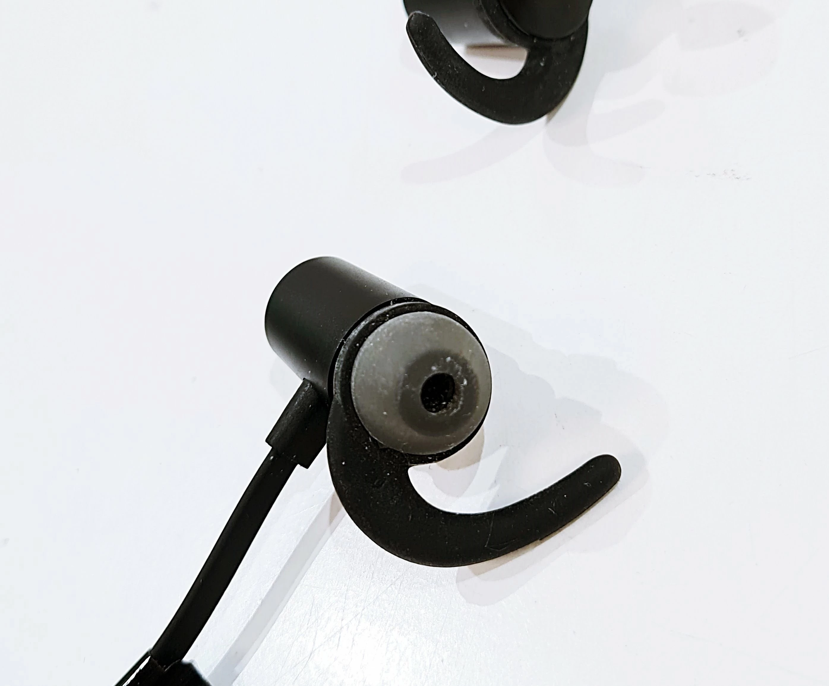 sluchawki-bt-motorola-verve-loop-105-34e-220-kolor-dominujacy-czarny