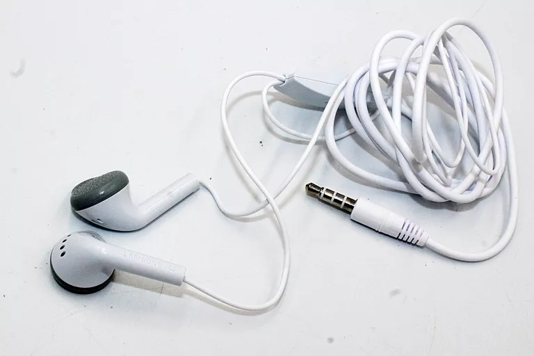 douszne-sluchawki-przewodowe-samsung-jack-kolor-bialy