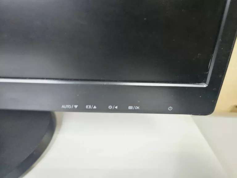 MONITOR PHILIPS 21,5 CALA LED 223V5L + OKABLOWANIE