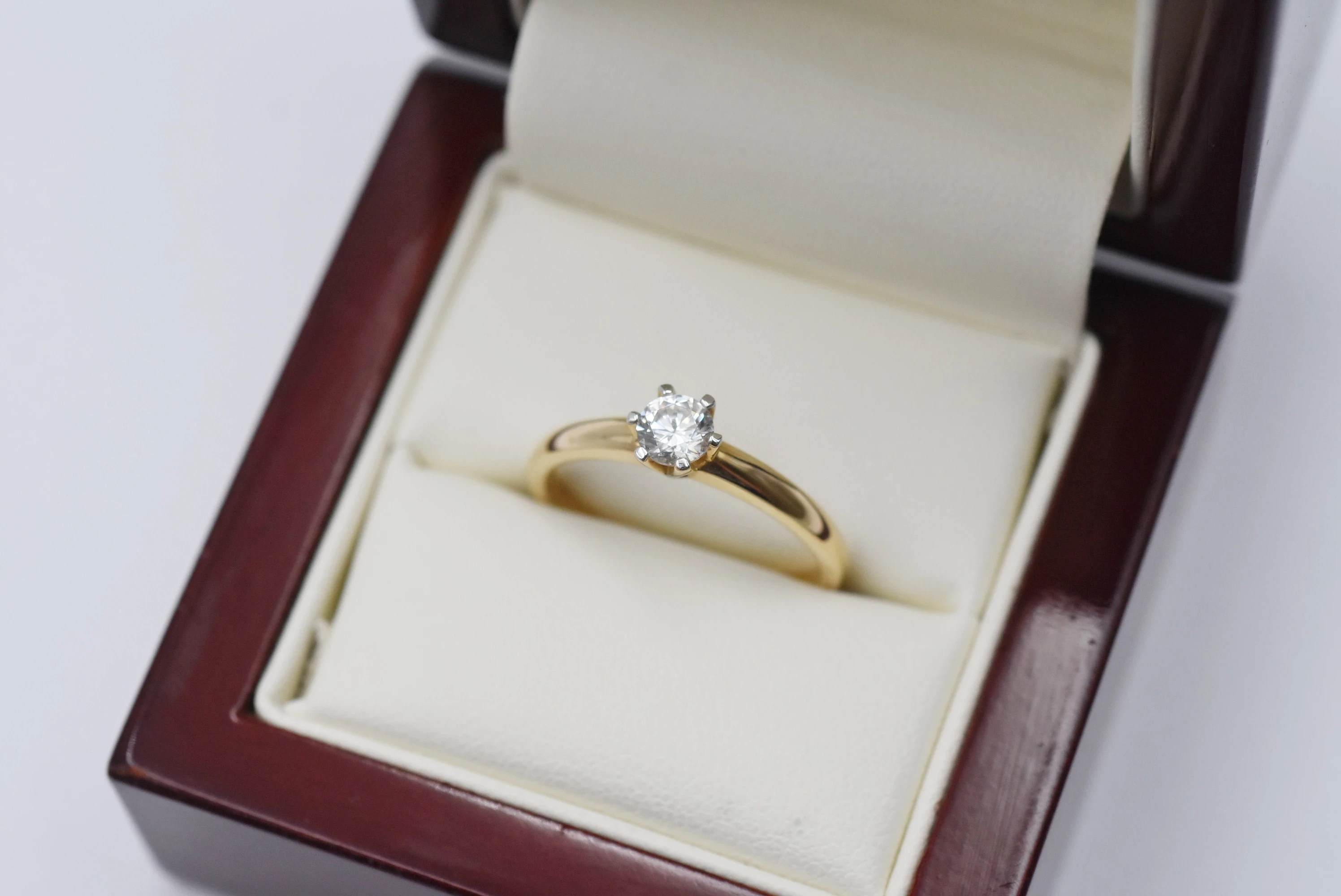 piekny-zloty-pierscionek-585-z-cyrkonia-585-286g-r20-stan-11323-2