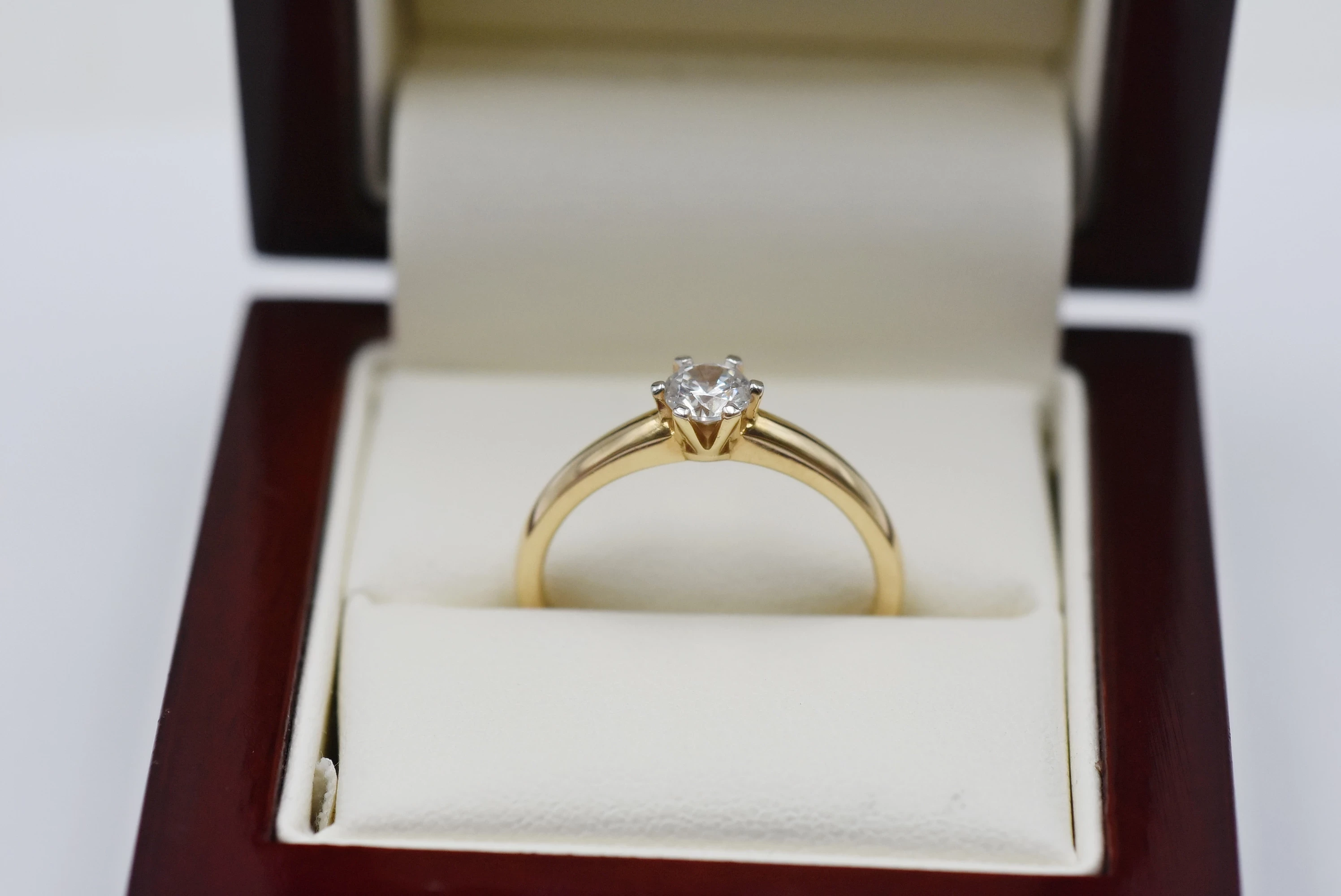 piekny-zloty-pierscionek-585-z-cyrkonia-585-286g-r20-rozmiarsrednica-wew-mm-372-20