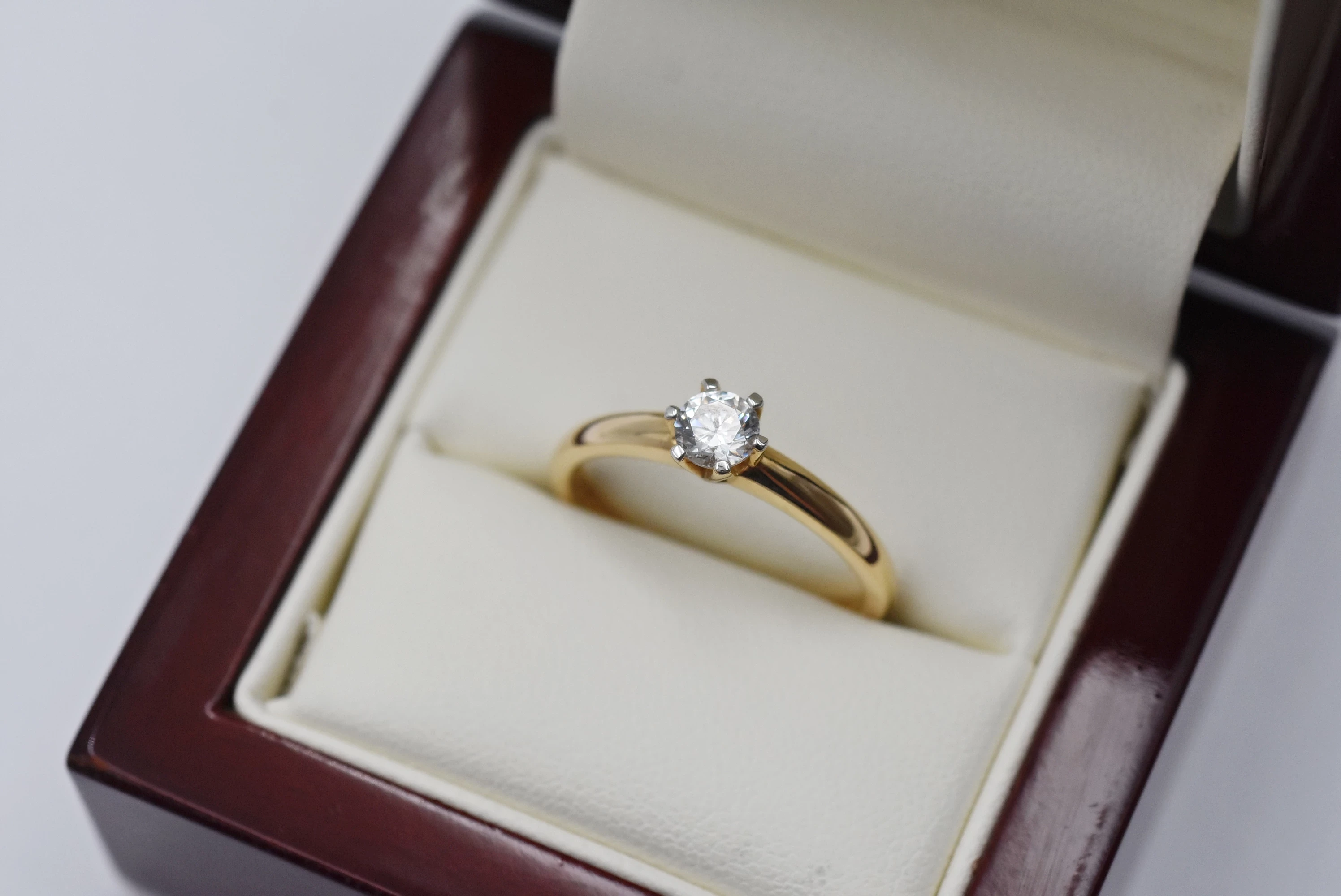 piekny-zloty-pierscionek-585-z-cyrkonia-585-286g-r20-kamien-17088-128