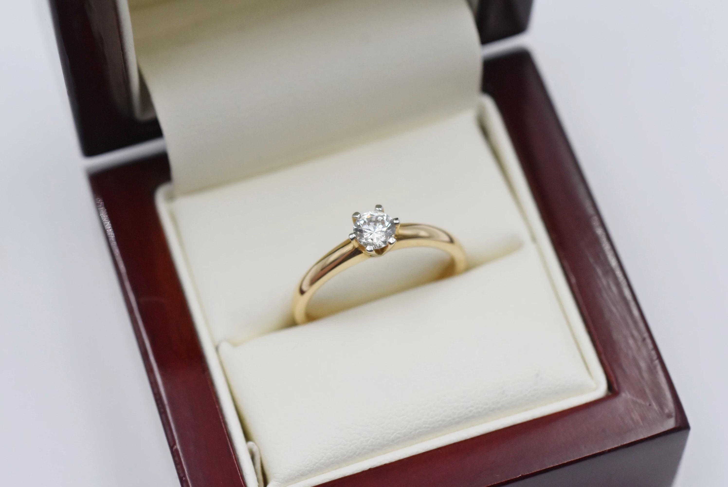 piekny-zloty-pierscionek-585-z-cyrkonia-585-286g-r20-os-piastowskie-74a-poznan