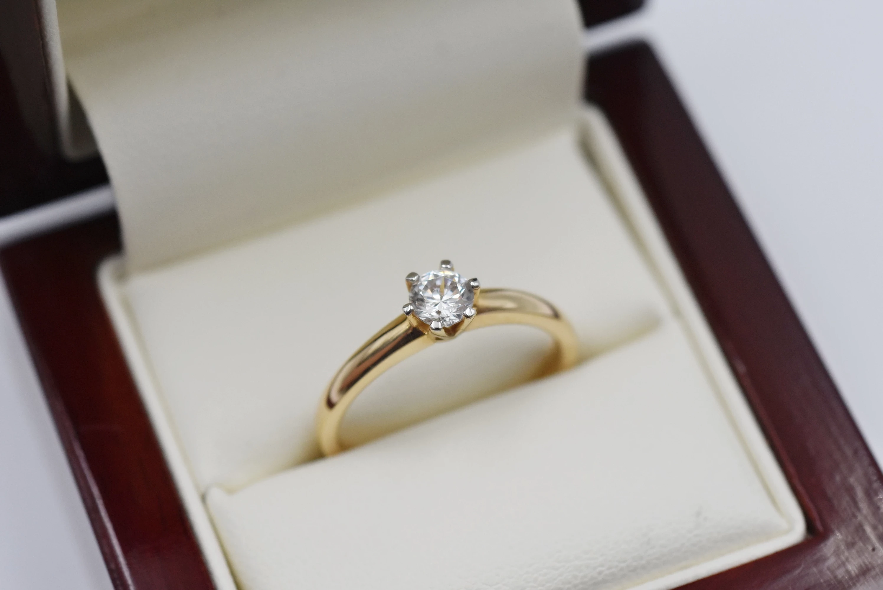 piekny-zloty-pierscionek-585-z-cyrkonia-585-286g-r20-material-15835-2