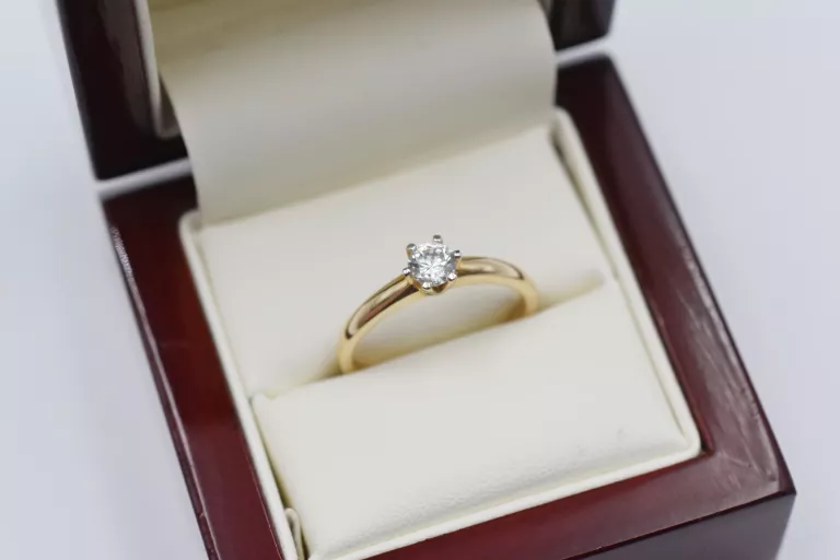 piekny-zloty-pierscionek-585-z-cyrkonia-585-286g-r20-os-piastowskie-74a-poznan