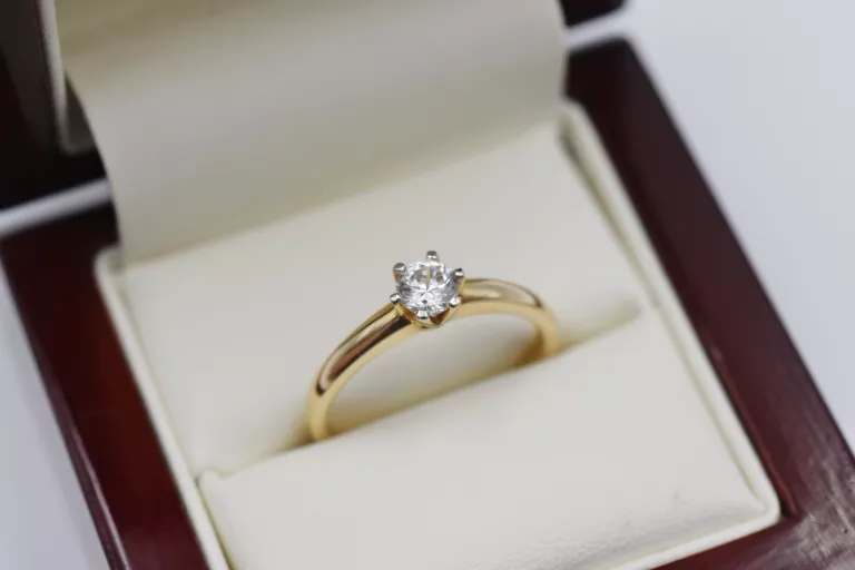 piekny-zloty-pierscionek-585-z-cyrkonia-585-286g-r20-material-15835-2